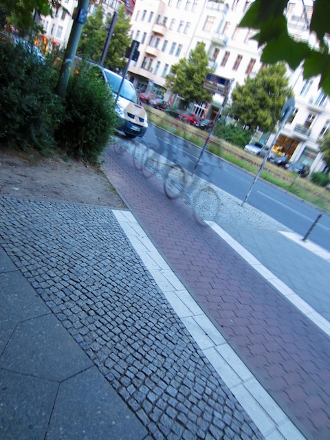 berlin_typical_bike_lane02