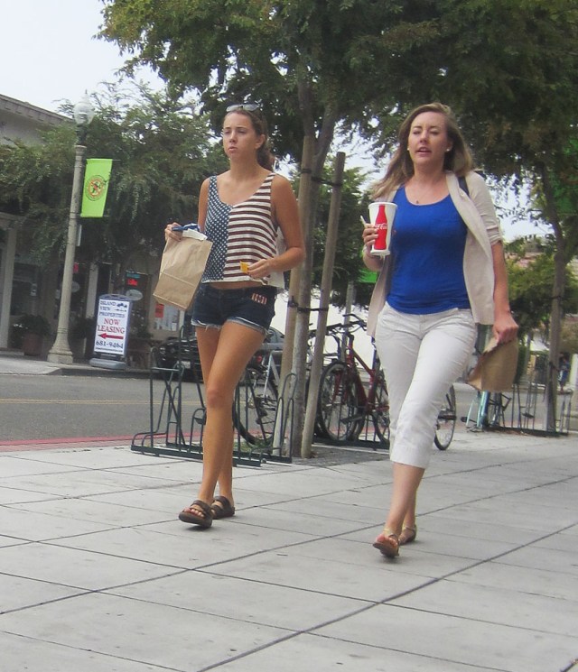 ca_sb_2013_09_isla_vista_girls02