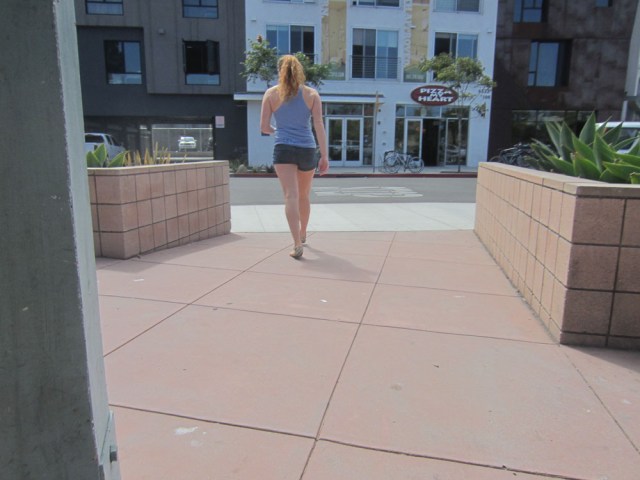 ca_sb_2013_09_isla_vista_girls04