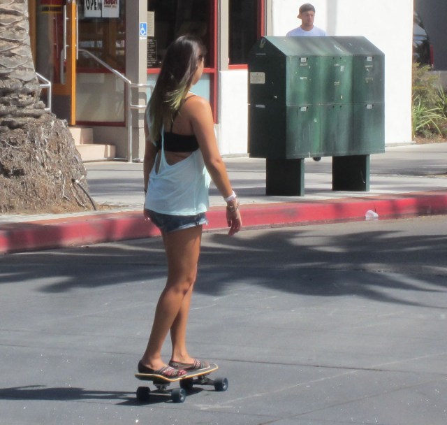 ca_sb_2013_09_isla_vista_girls07