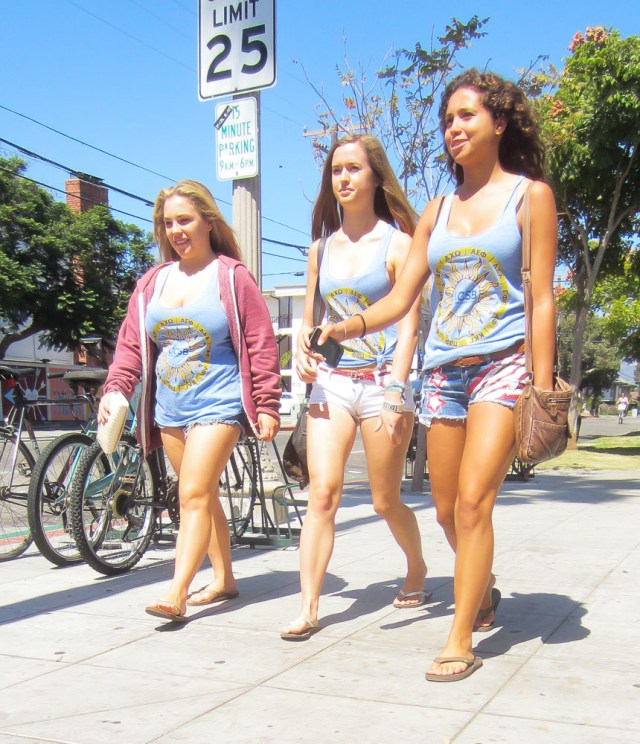 ca_sb_2013_09_isla_vista_girls09