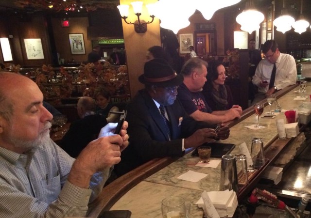 ne_nyc_2013_11_knickerbocker_smartphones01