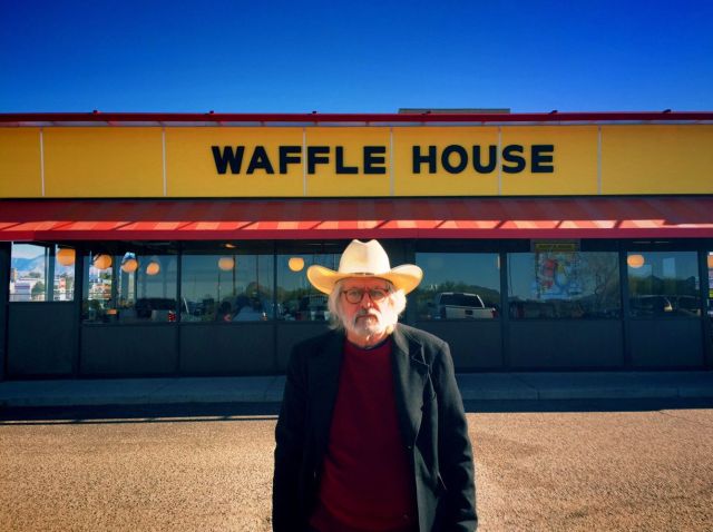 Lloyd-Waffle-House-Baja