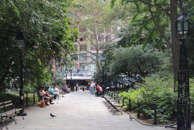 trad07_entryway_path