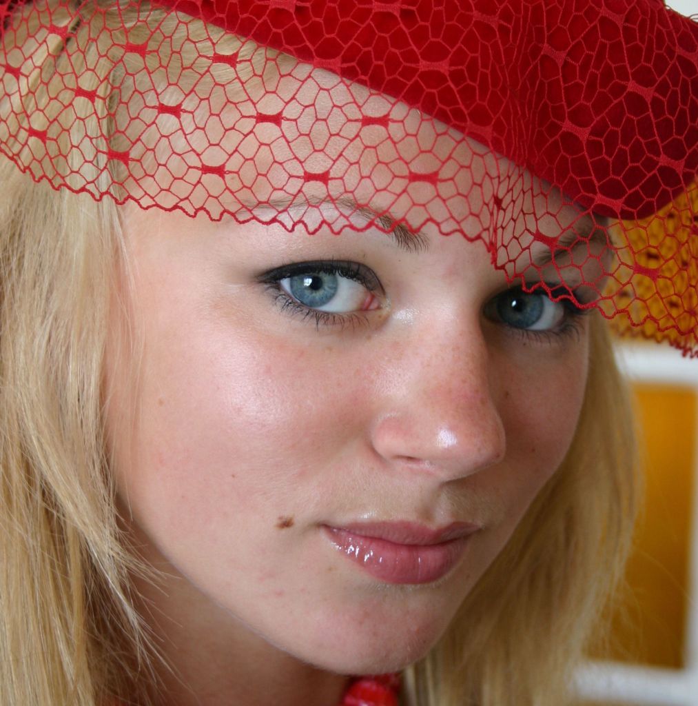 Naked Lady of the Week: Anna Smart | Uncouth Reflections